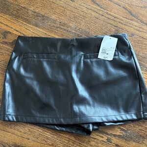 Forever 21 Black High Waist Faux Leather Shorts NWT SIZE M